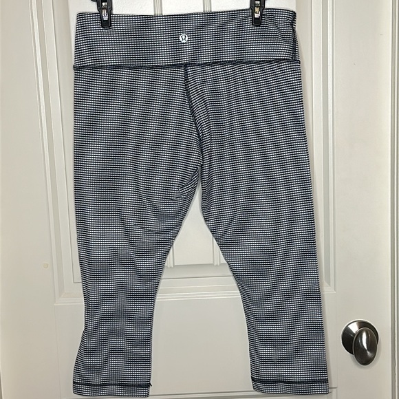 Lululemon crop leggings - Picture 2 of 5
